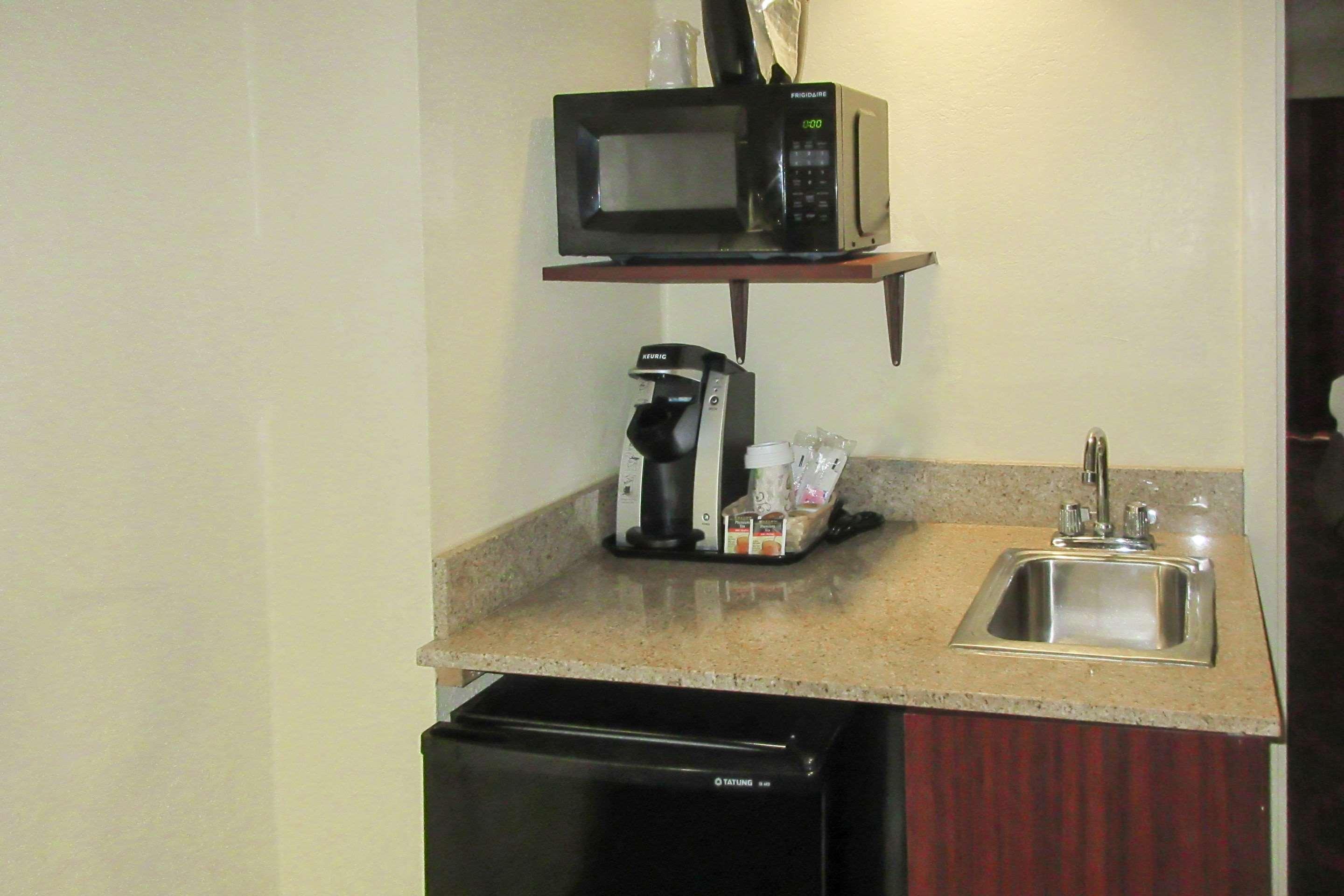 Clarion Hotel Fayetteville Exterior foto
