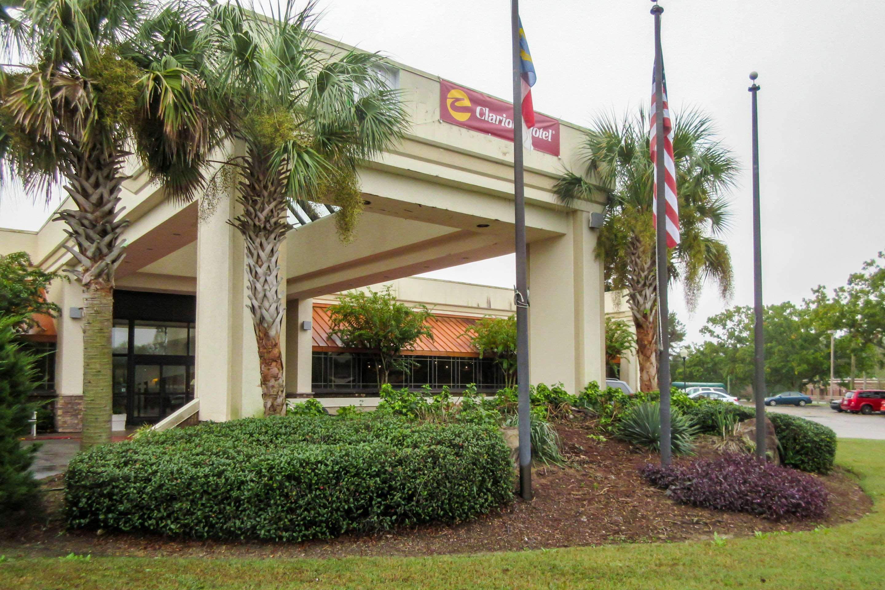 Clarion Hotel Fayetteville Exterior foto